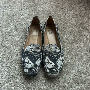 Naturalizer flats/loafers